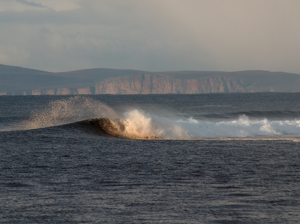 Wave at Thurso Beach