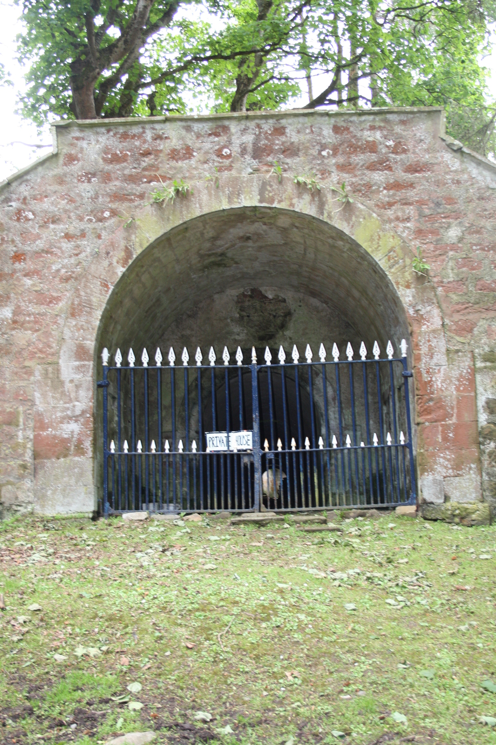 Servants tunnel to Cromarty House