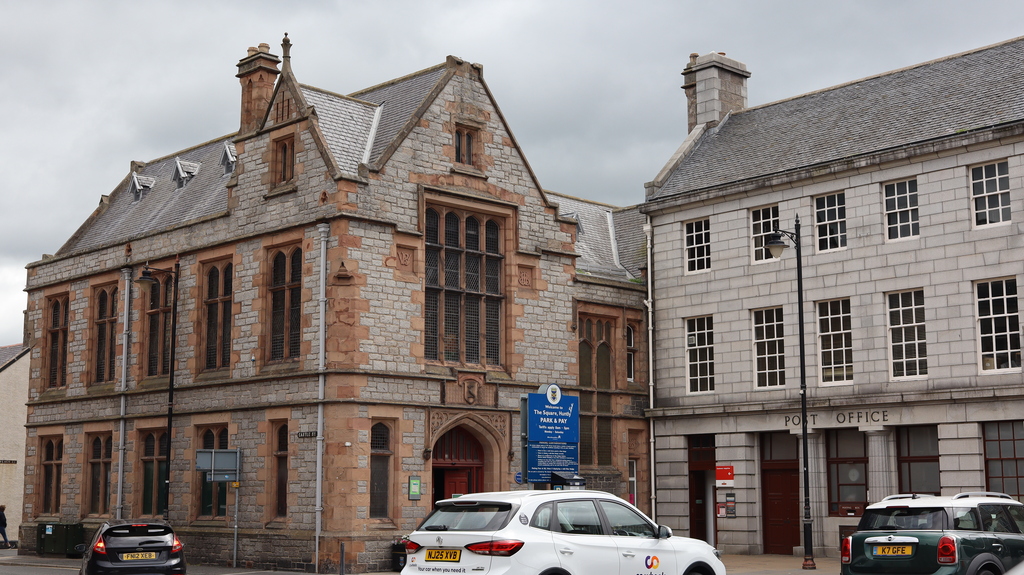 Huntly Library and old Post Office